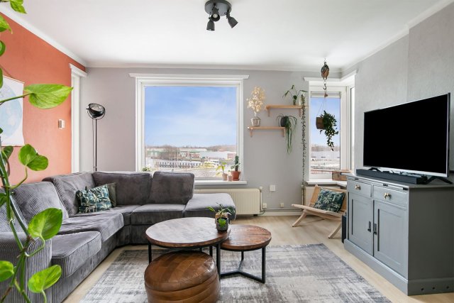 iQ Makelaars Groningen, Florakade